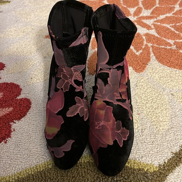 Steve Madden Emison floral print bootie - Picture 2 of 3